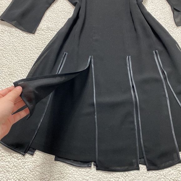 Cynthia Howie Vintage Black Open Pleated Round Neck Shift Dress Size 12P - Picture 4 of 12